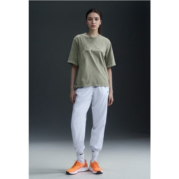 NWT Nike Women's Loose Fit Boxy T-Shirt Green S - Picture 2 of 8